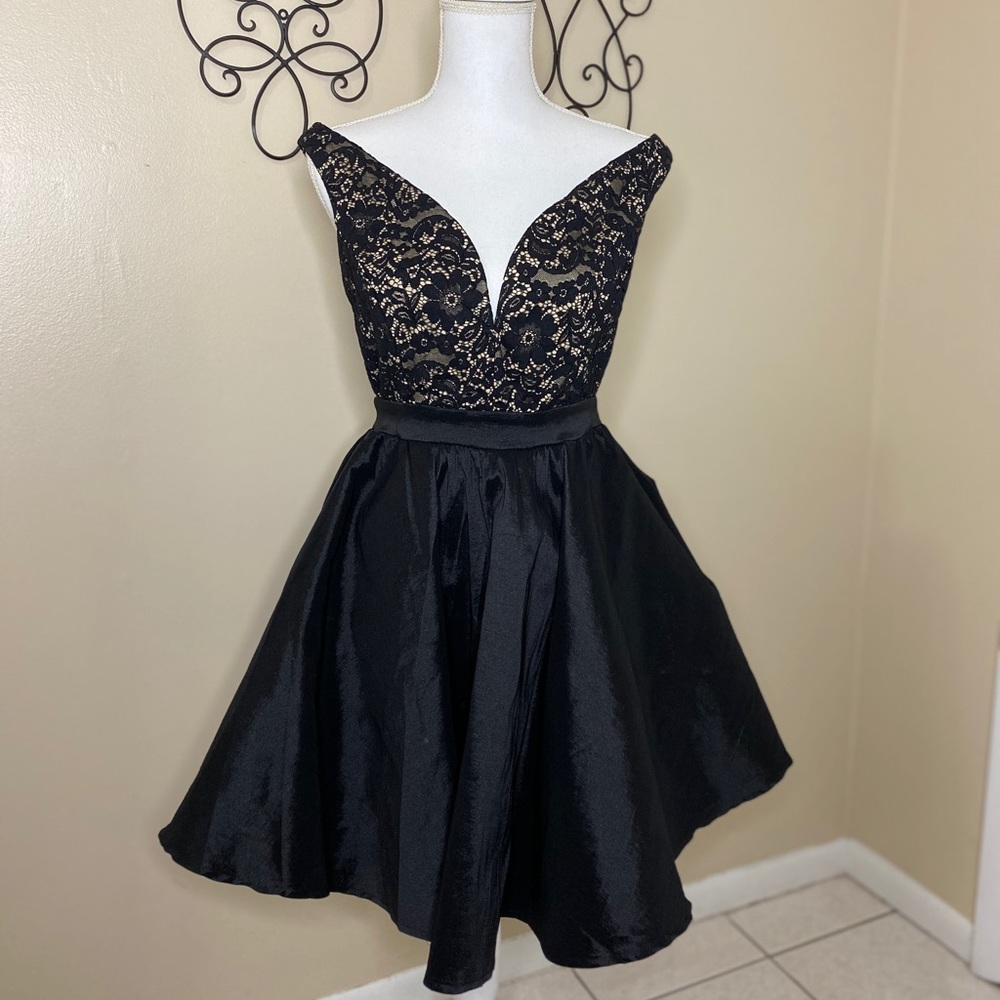 Windsor black size M dress